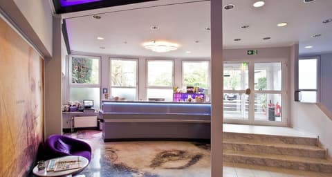 PLAZA INN stays design Dortmund, Lobby