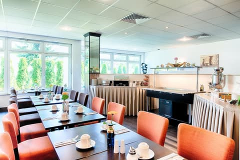 ACHAT Hotel Stuttgart Zuffenhausen, Breakfast area