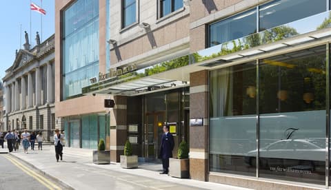 The Fitzwilliam Hotel, Front of property