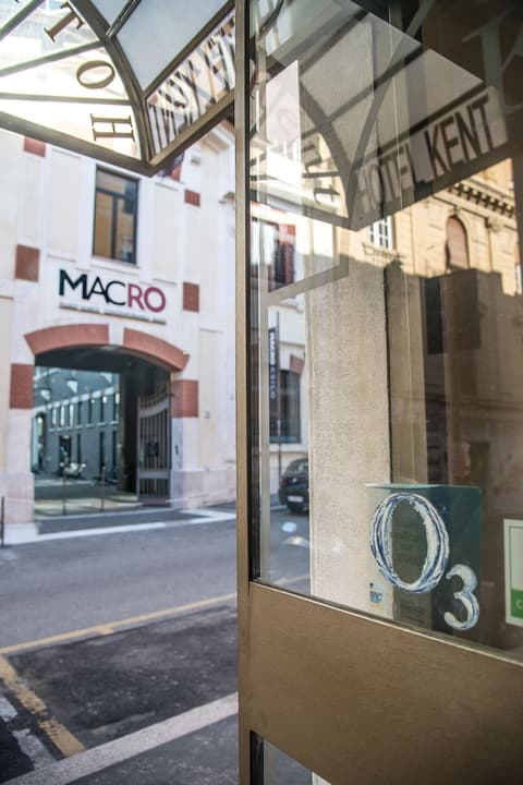 Hotel Kent, Interior entrance