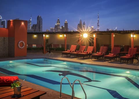 Jumeira Rotana, Pool