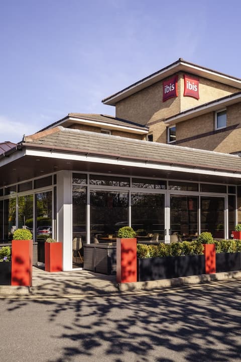 ibis London Barking, Exterior detail