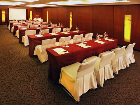 Emporio Reforma, Meeting facility