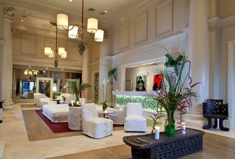 International House Hotel, Lobby