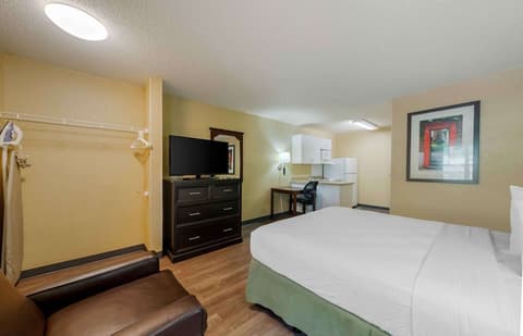Extended Stay America Suites Ft Lauderdale Cyp Crk Andrews A, Room
