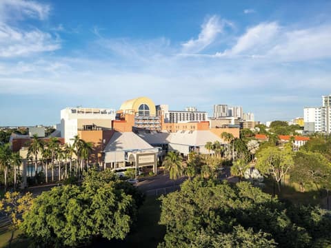 DoubleTree by Hilton Darwin Esplanade, Exterior