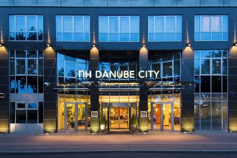 NH Danube City, Exterior