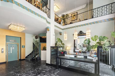 Embassy Hotel, Reception