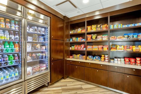 La Quinta by Wyndham Orlando Airport North - Free Airport Shuttle!, Gift shop