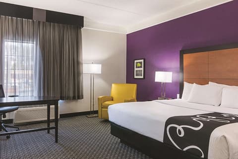 La Quinta Inn & Suites by Wyndham Orlando Airport North, Room