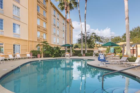 La Quinta Inn & Suites by Wyndham Orlando Airport North, Pool