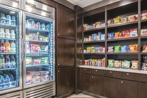 La Quinta Inn & Suites by Wyndham Orlando Airport North, Property amenity