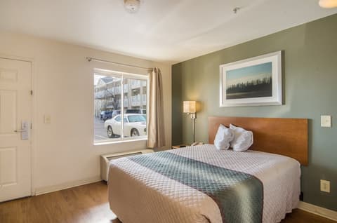 HomeTowne Studios By Red Roof Denver - Airport/ Aurora, Room