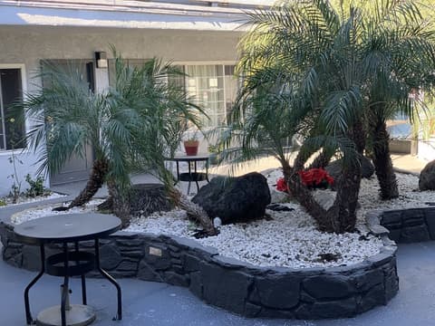 Skyways Hotel, Interior