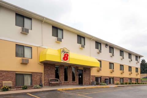 Super 8 by Wyndham Omaha NE, Exterior