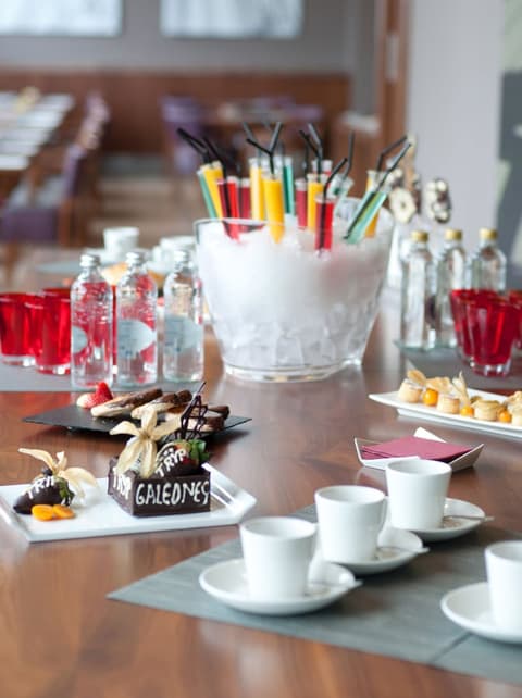 Hotel Vigo Los Galeones Affiliated by Meliá, Dining