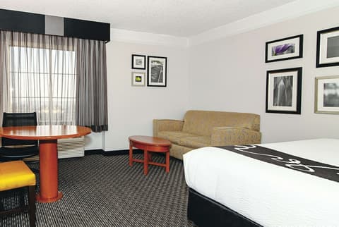 La Quinta Inn & Suites by Wyndham Ontario Airport, Room