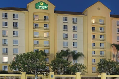 La Quinta Inn & Suites by Wyndham Ontario Airport, Exterior
