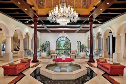 The Ritz-Carlton, Dubai, Lobby lounge
