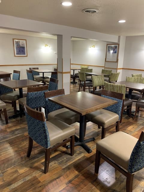 Days Inn by Wyndham Custer, Breakfast area