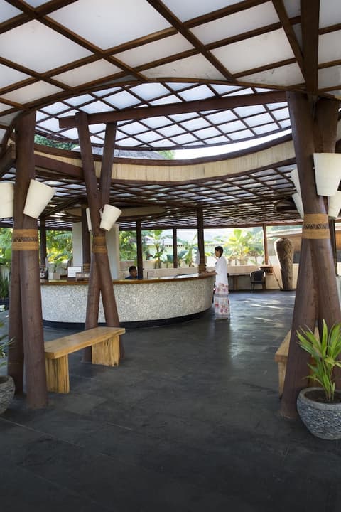 Coconuts Beach Club Resort & Spa, Reception