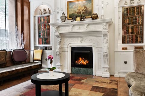 Night Hotel Broadway, Reception