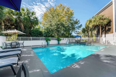 Best Western Plus Universal Inn, Pool