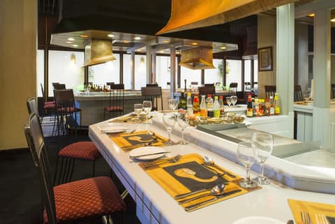 Rainbow Towers Hotel And Conference Centre, Restaurant