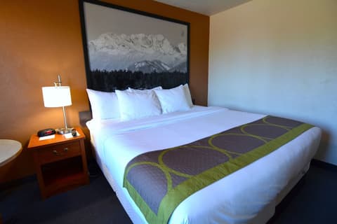 Super 8 by Wyndham Port Angeles at Olympic National Park, Room