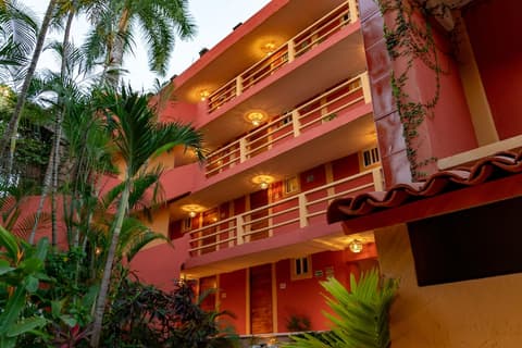 Hotel Irma, Exterior detail