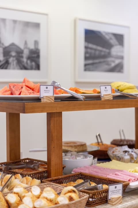 Rojas All Suites Hotel, Breakfast buffet