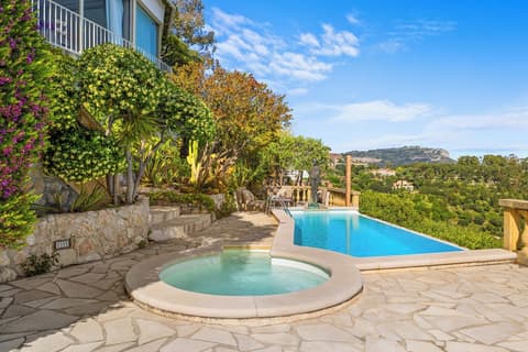 Chateau De La Chevre D Or, Terrace/patio