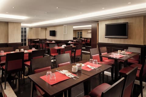 Royal Eagle Hotel, Breakfast area