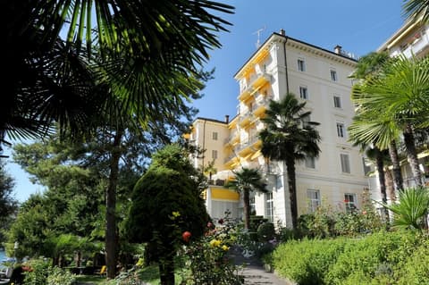 Golf Hotel Rene Capt, Front of property