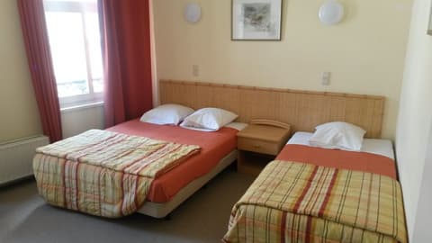 Hotel Queen Mary, Room