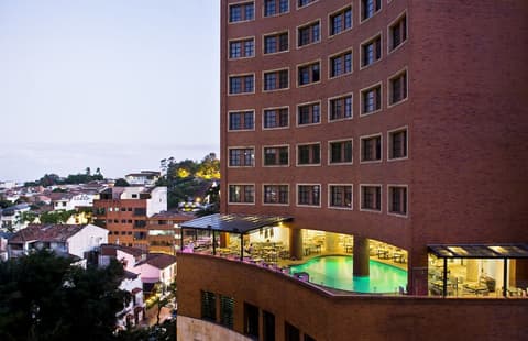 Hotel Dann Carlton Cali, Pool waterfall