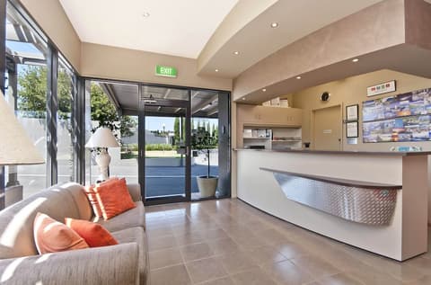 Comfort Inn On Raglan, Reception