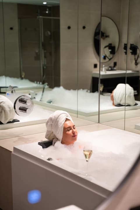 Boutique Hotel Corona, Bathroom