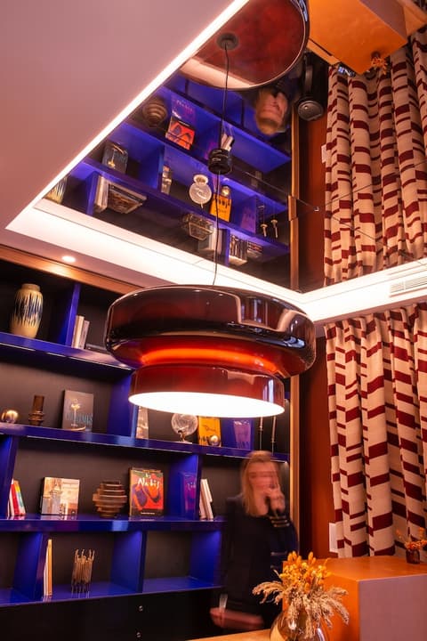 Hotel Yllen Eiffel, Reception