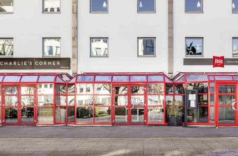 ibis Nanterre la Défense, Exterior