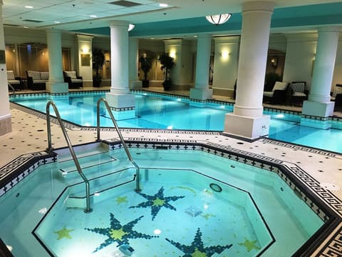 Fairmont Palliser, Indoor spa tub