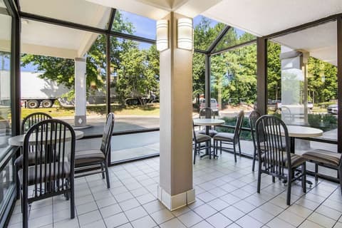 Econo Lodge Garner - Raleigh, Breakfast area