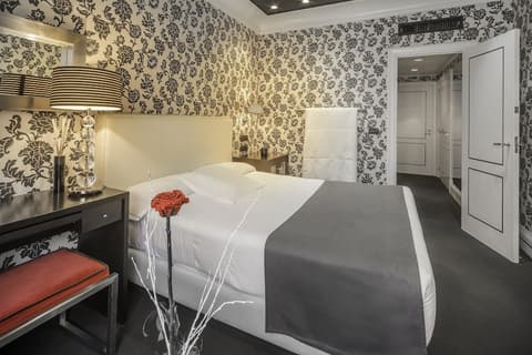 Hotel Lopez de Haro, Room