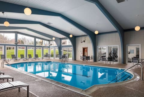 Howard Johnson by Wyndham Middletown Newport Area, Pool