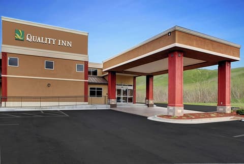 Quality Inn Asheville Downtown Tunnel Road, Exterior