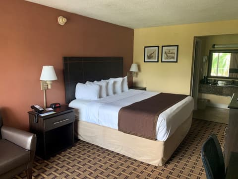 Days Inn by Wyndham Fort Lauderdale-Oakland Park Airport N, Room