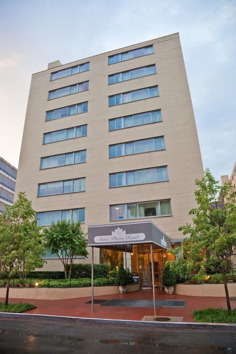State Plaza Hotel, Exterior