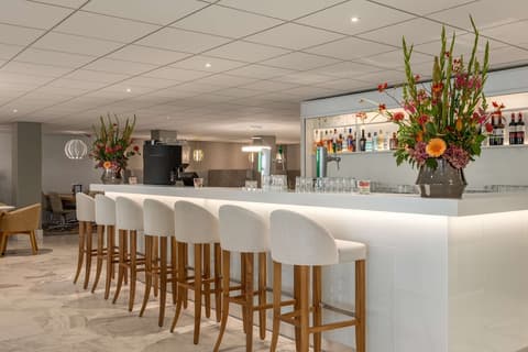 NH Amsterdam Schiphol Airport, Bar (on property)