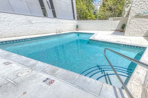 Salt Lake Plaza Hotel SureStay Collection by Best Western, Outdoor pool