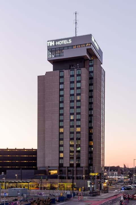 NH Utrecht, Front of property